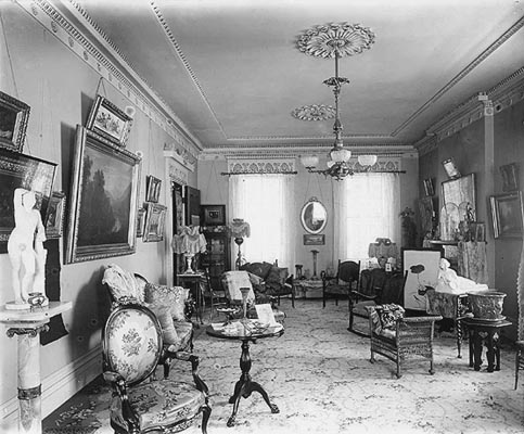 parlor in 1900