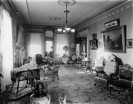 parlor in 1900