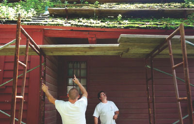 David Hipkins, left, and Stephen Hoyt inspect the roof David Hipkins, left, and Stephen Hoyt inspect the roof yesterday of the Hoyt-Barnum House, Stamford’s oldest house. Hoyt, a distant relative of the man who built the home, and workers from his firm are installing a new cedar shingle roof