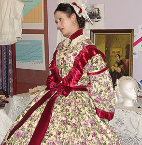 Large bow sashes were worn in front instead of the back.