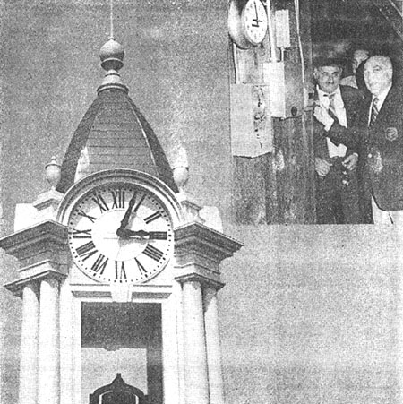 Mayor Clapes throws the switch Mayor Clapes throws the switch
