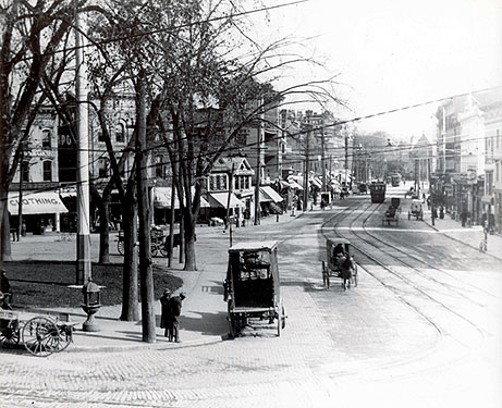 Central Park and East Main Street, as seen from Atlantic Square. After 1889, when the Stamford Street Railroad became electrified. Click here for an earlier view.