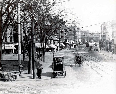 Central Park and East Main Street, as seen from Atlantic Square Central Park and East Main Street, as seen from Atlantic Square. After 1889, when the Stamford Street Railroad became electrified. Click here for an earlier view.