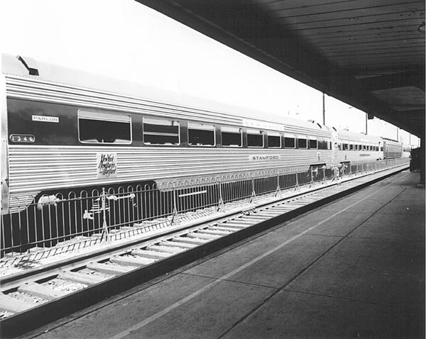 New York New Haven & Hartford Railroad train at station