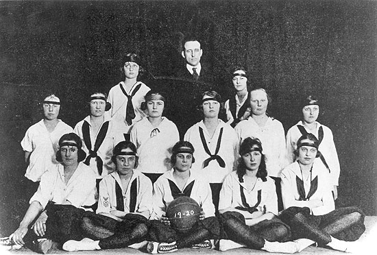 Girls' basketball Team 1920