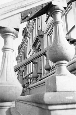 Brownstone stoop, Bell Street, detail