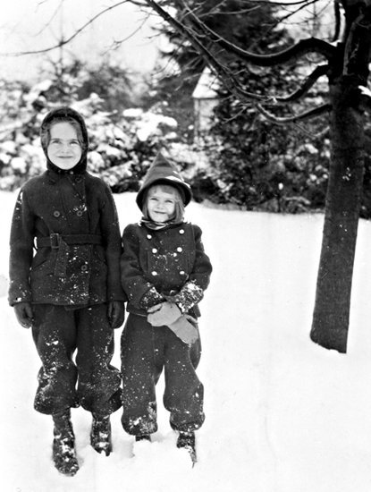 Audrey and Janet Jones, High Ridge, circa 1938-1940