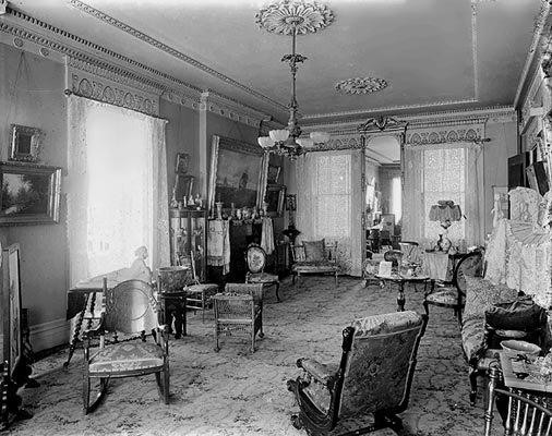 parlor in 1900