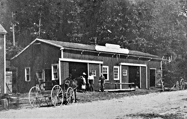 Frank Wood and wagon, Bill June in apron, Peter Lauridsen and son Maurice