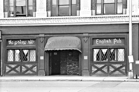 English Pub at the Stamford House Hotel